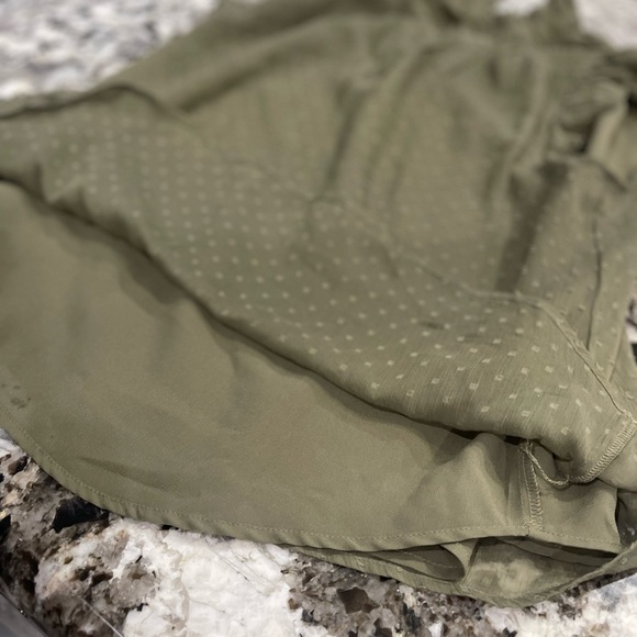 Loft Top woman’s size L-petite - Picture 8 of 11